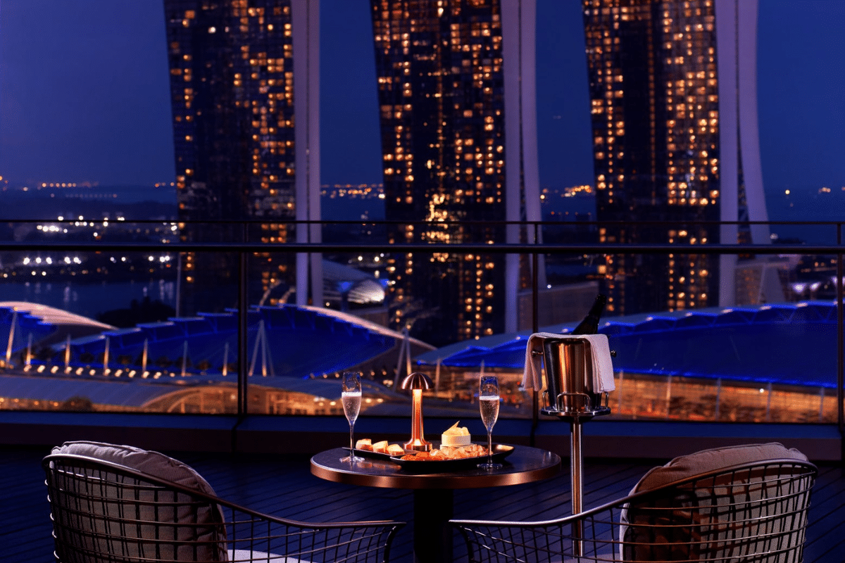 VUE rooftop bar date ideas in Singapore 