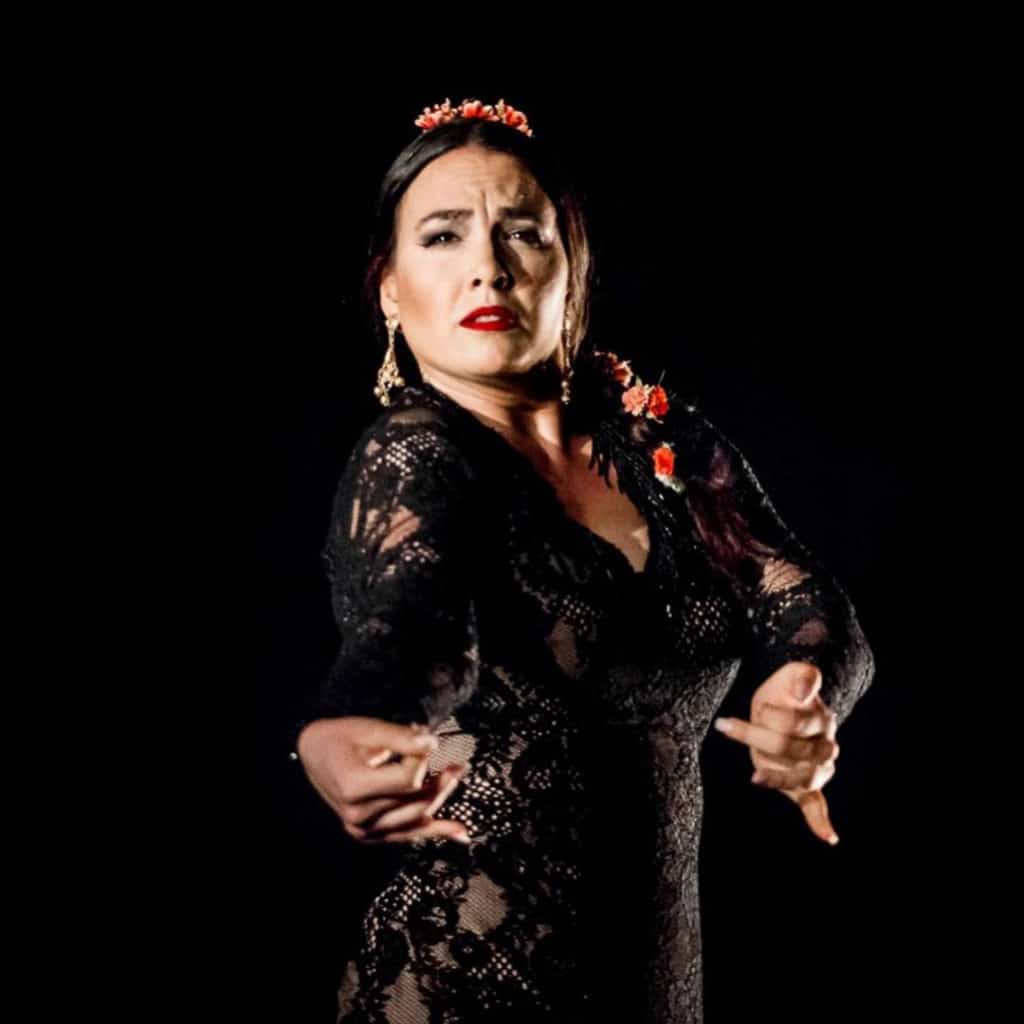Paula Rodríguez mid performance