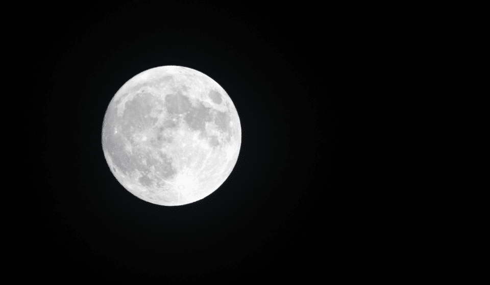 A Blue Supermoon Will Light Up The Sky In Singapore Tonight